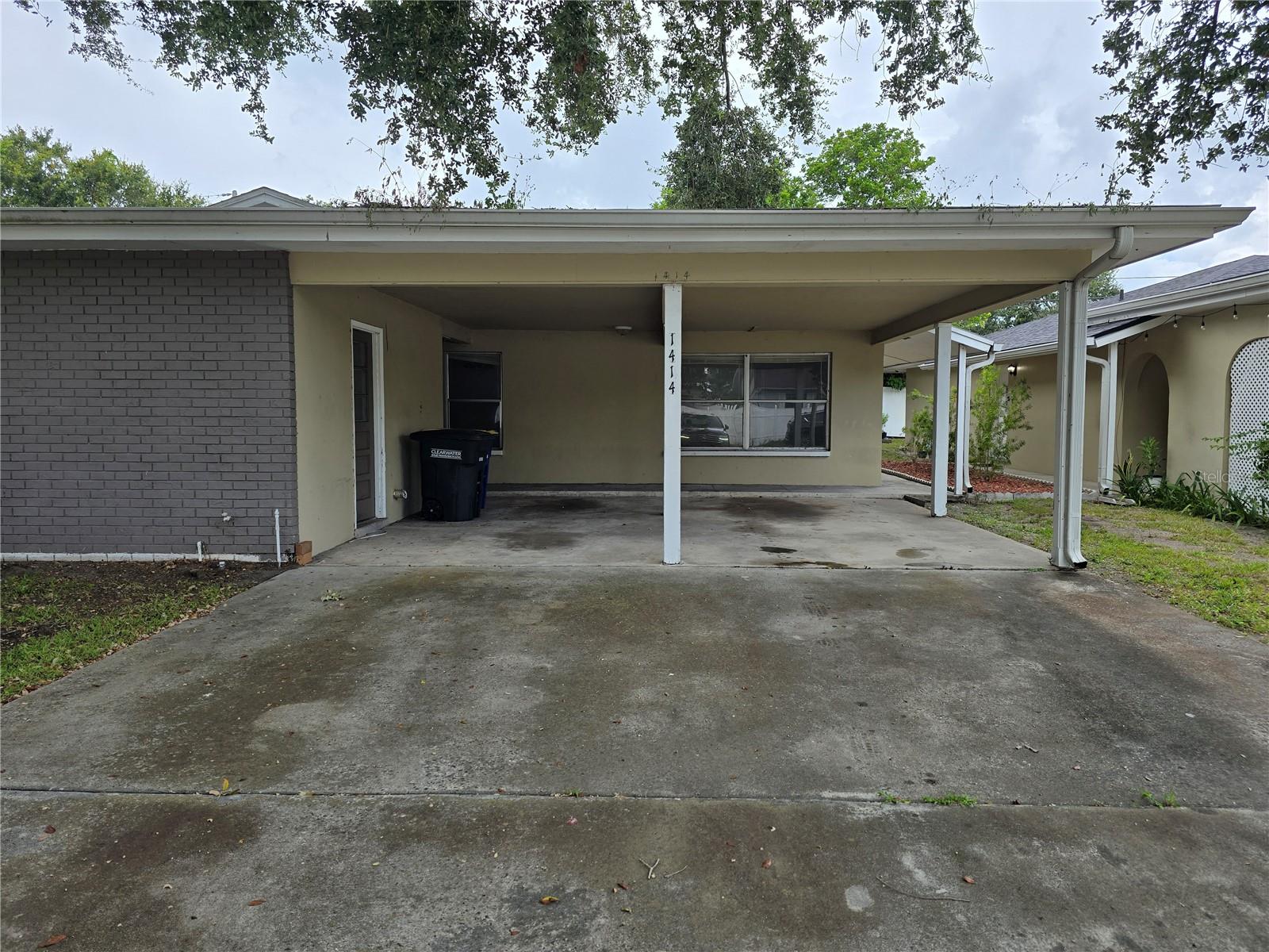 Spacious 2 bedroom, 2 bath, 2 car carport duplex featuring an open plan with a large family room, dining area and kitchen with breakfast bar. Fresh paint and ceramic tile throughout. Both bedrooms have double closets. Conveniently located close to restaurants, shopping, medical facilities and minutes from Clearwater Beach.