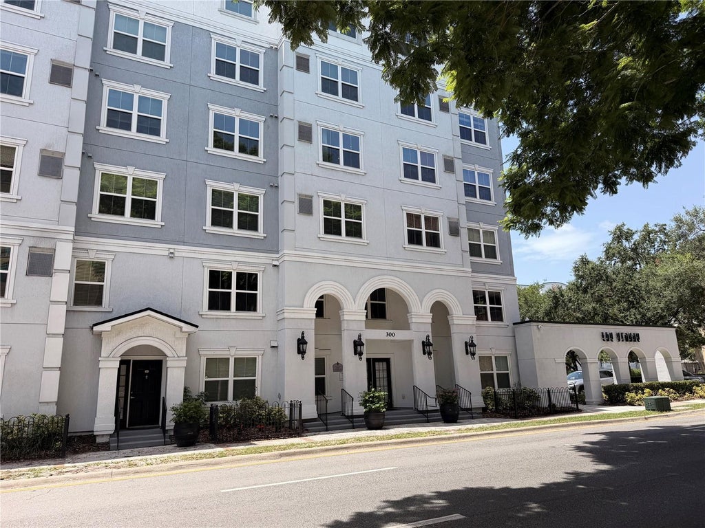 Photo of 304 E South Street #6028, Orlando, FL 32801 (MLS # S5154886)