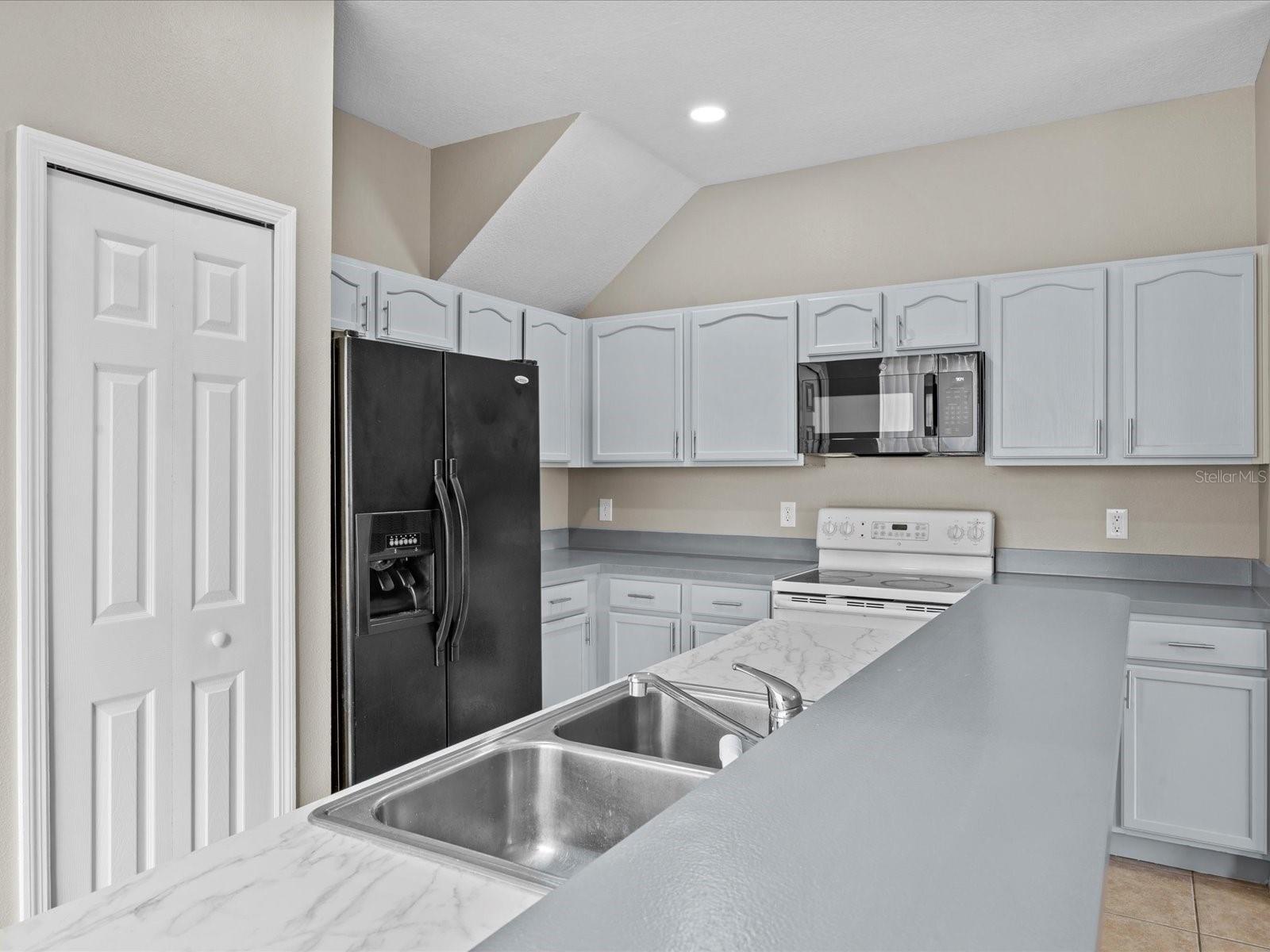 HIDDEN FOREST AT SILVER CREEK - Residential Lease