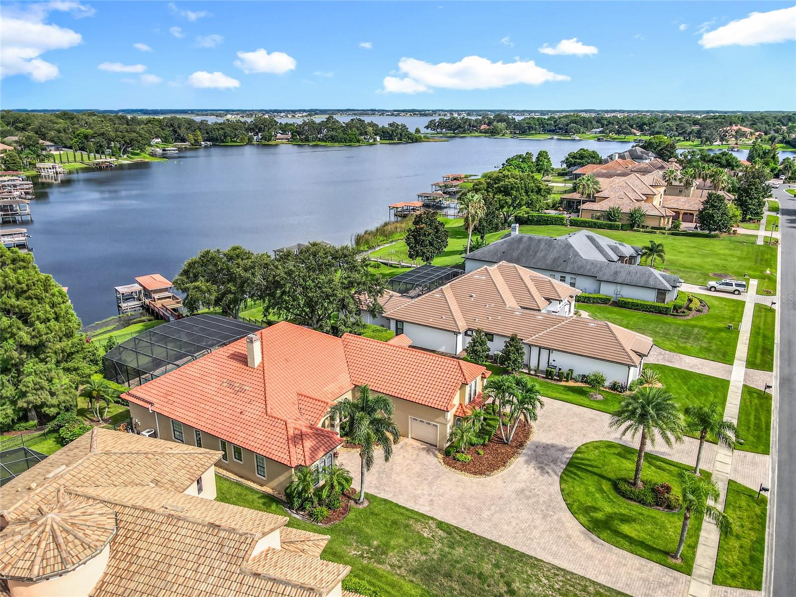 812 JOHNS POINT DRIVE