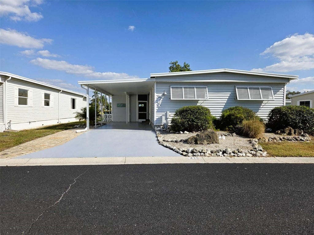 Photo of 415 Oakwood Boulevard W, Sarasota, FL 34237 (MLS # A4704572)