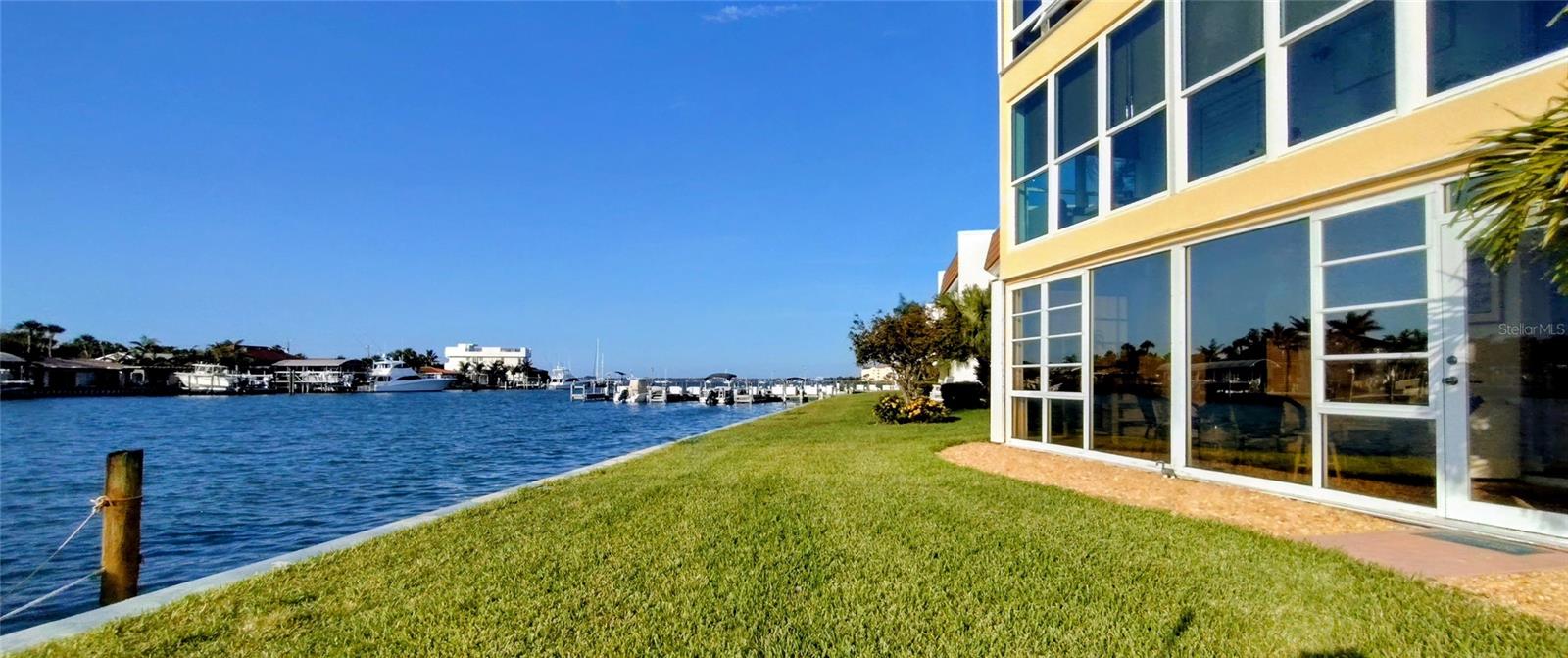 COLONNADES CONDO 11 - Residential
