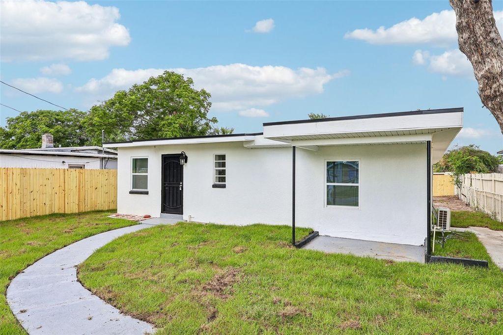 Photo of 918 Ferndell Road, Orlando, FL 32808 (MLS # O6417143)
