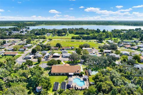 A home in LAKE WALES