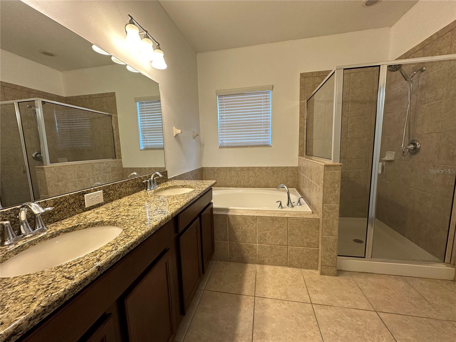 SIGNATURE LAKES PH 2 - Residential