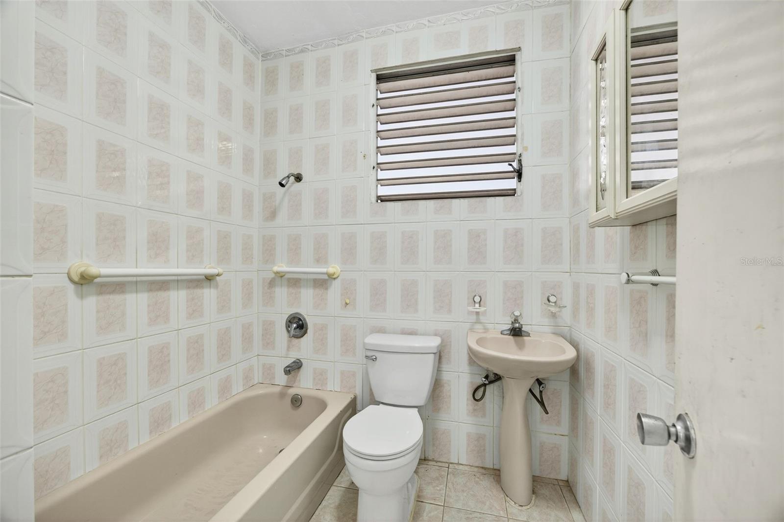 AVE. LAS AMERICAS - Residential