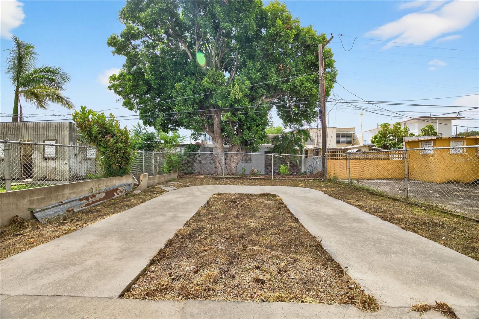 AVE. LAS AMERICAS - Residential