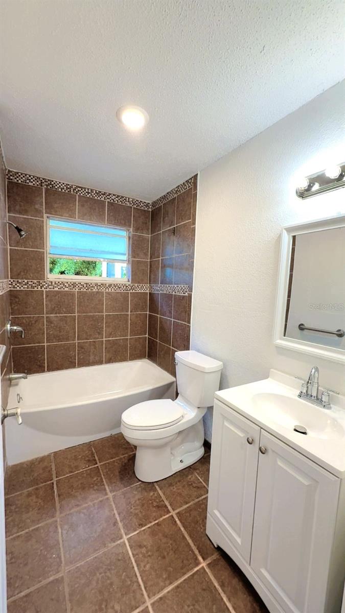 SOUTH VENICE - Residential