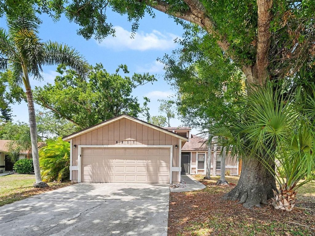 Photo of 8211 Country Oaks Court, Sarasota, FL 34243 (MLS # O6403207)