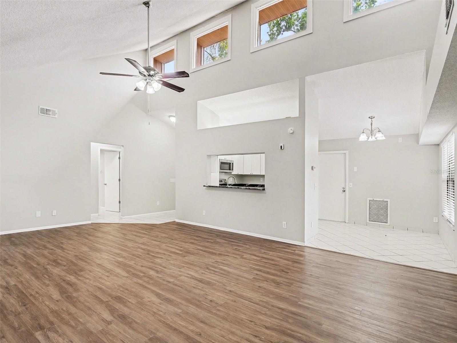 8211 COUNTRY OAKS COURT