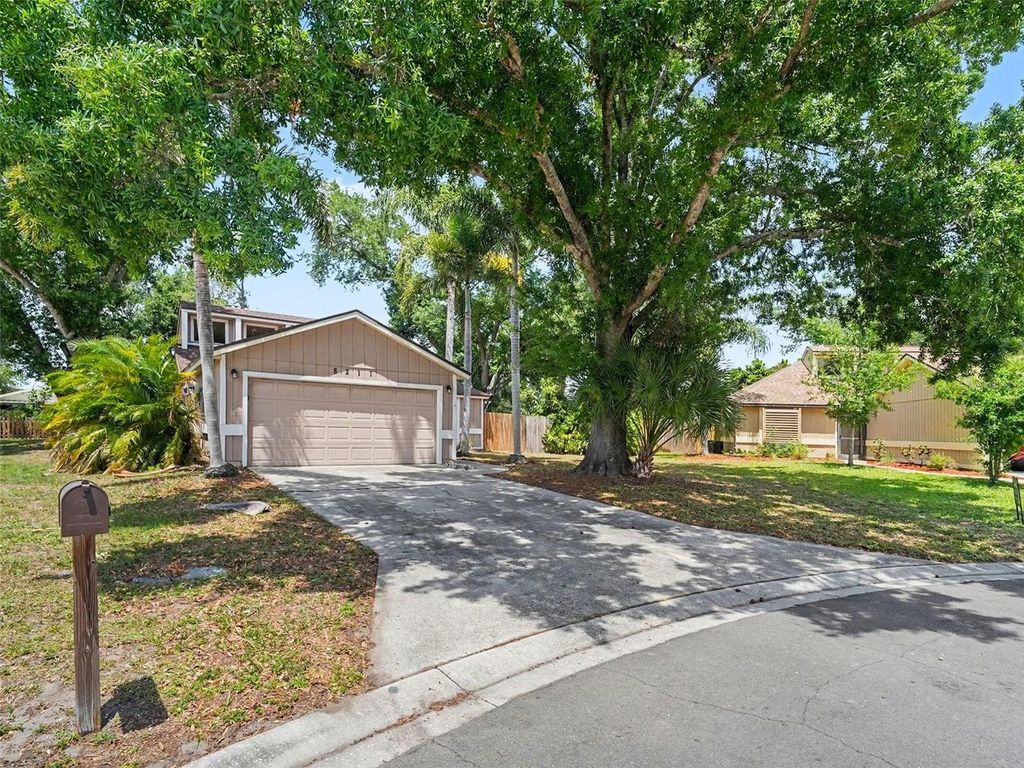 Photo of 8211 Country Oaks Court, Sarasota, FL 34243 (MLS # O6403207)