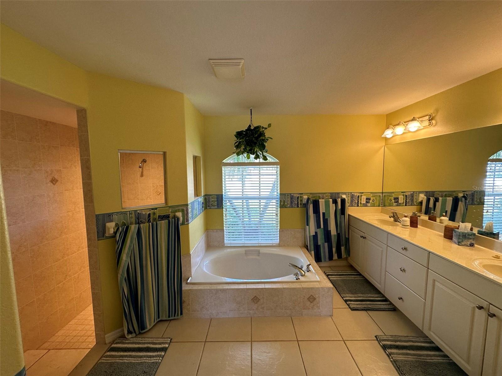 SOUTH VENICE - Residential Lease