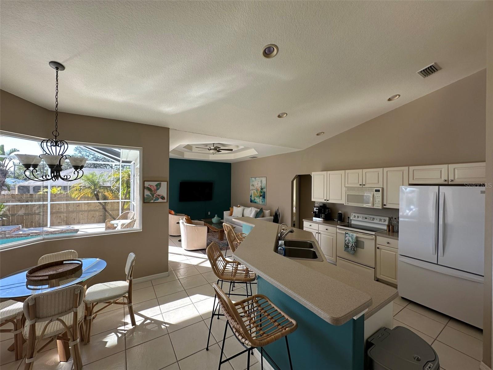 SOUTH VENICE - Residential Lease