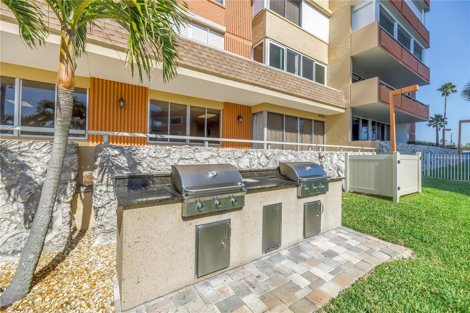 REDINGTON TOWERS BLDG 2 CONDO - Residential