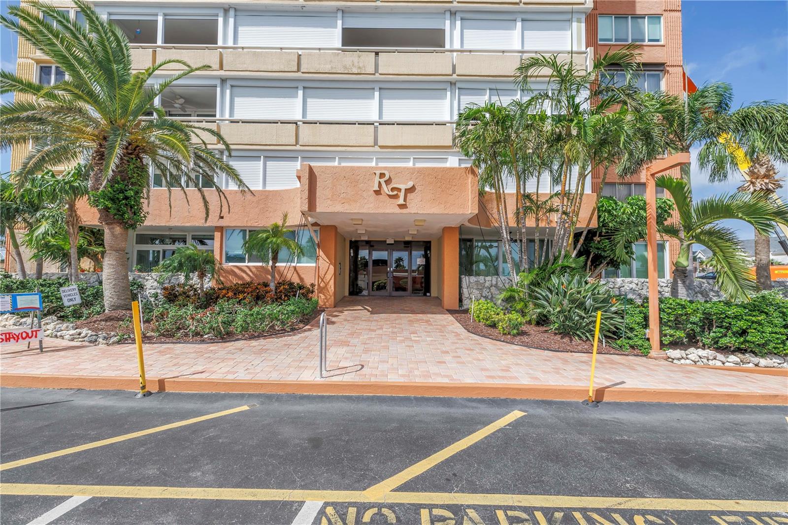 REDINGTON TOWERS BLDG 2 CONDO - Residential