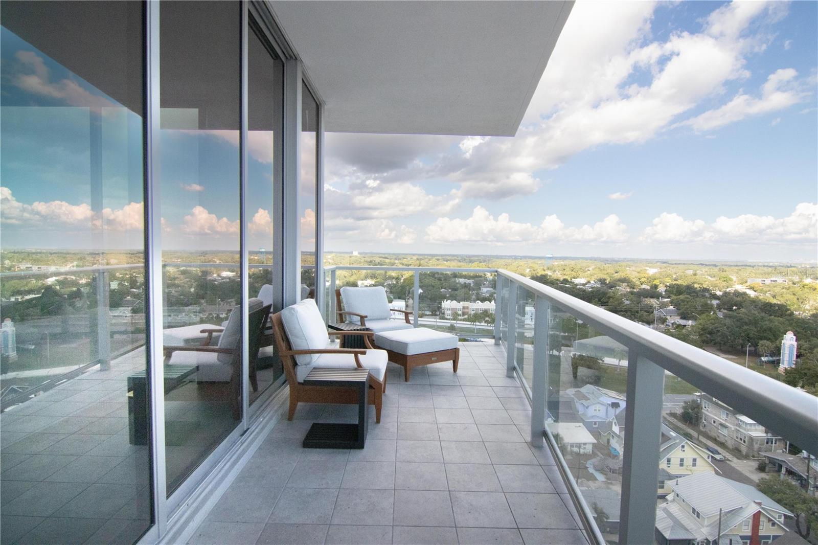 REFLECTION CONDO - Residential