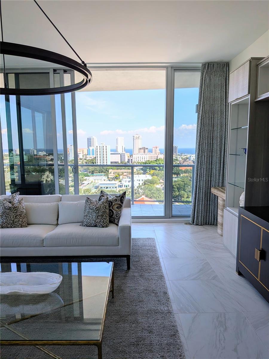 REFLECTION CONDO - Residential