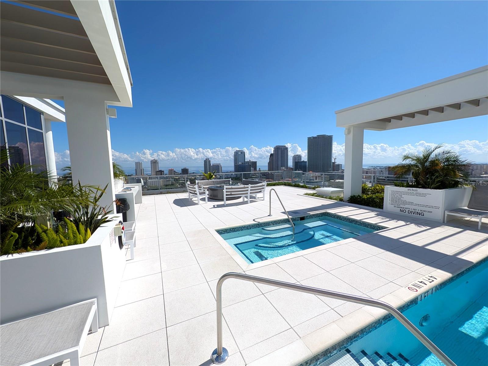 REFLECTION CONDO - Residential