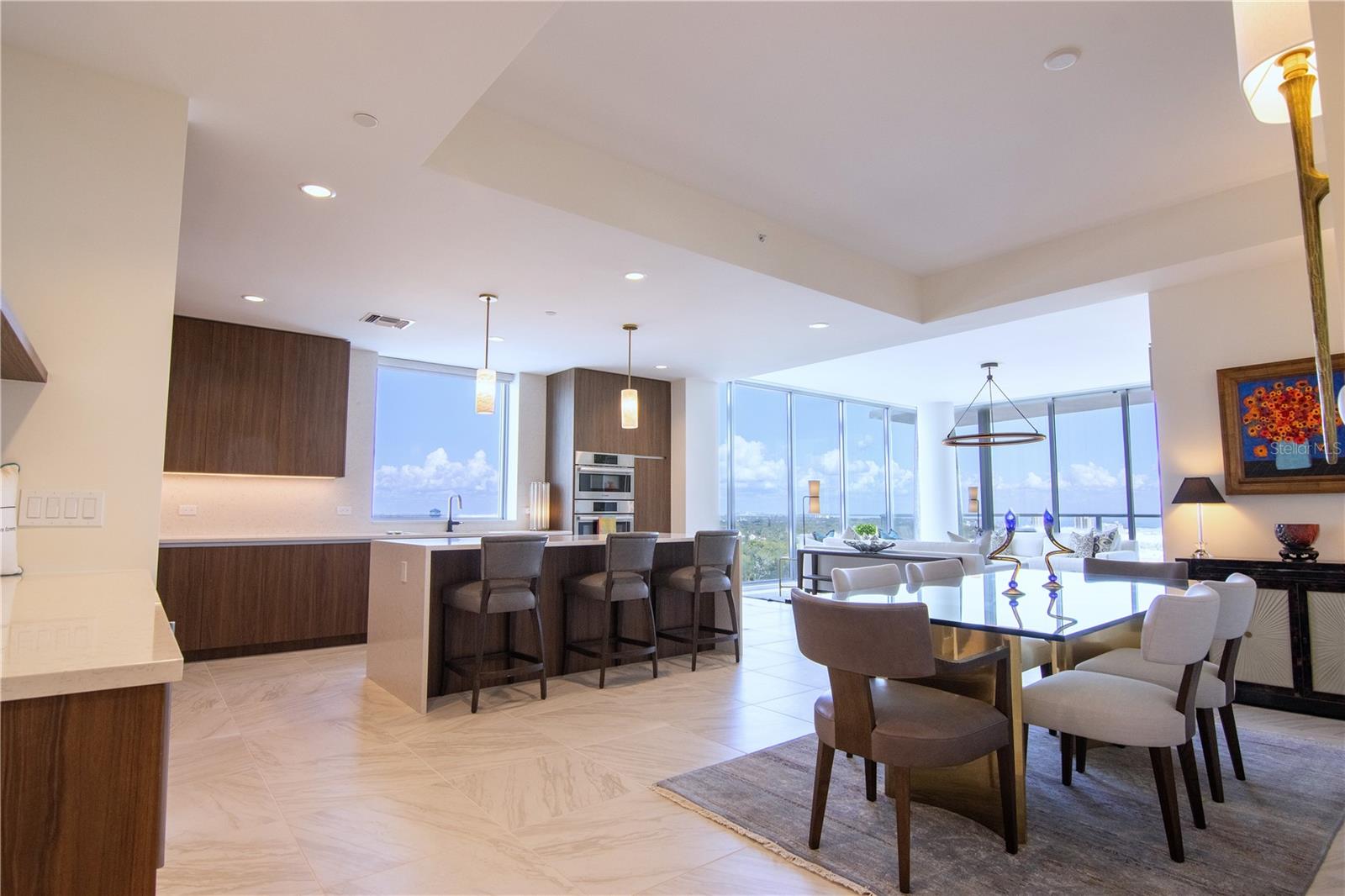 REFLECTION CONDO - Residential