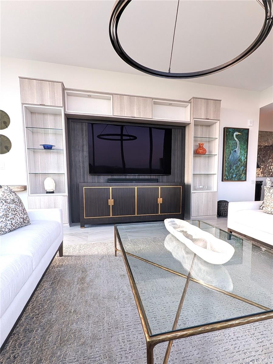 REFLECTION CONDO - Residential