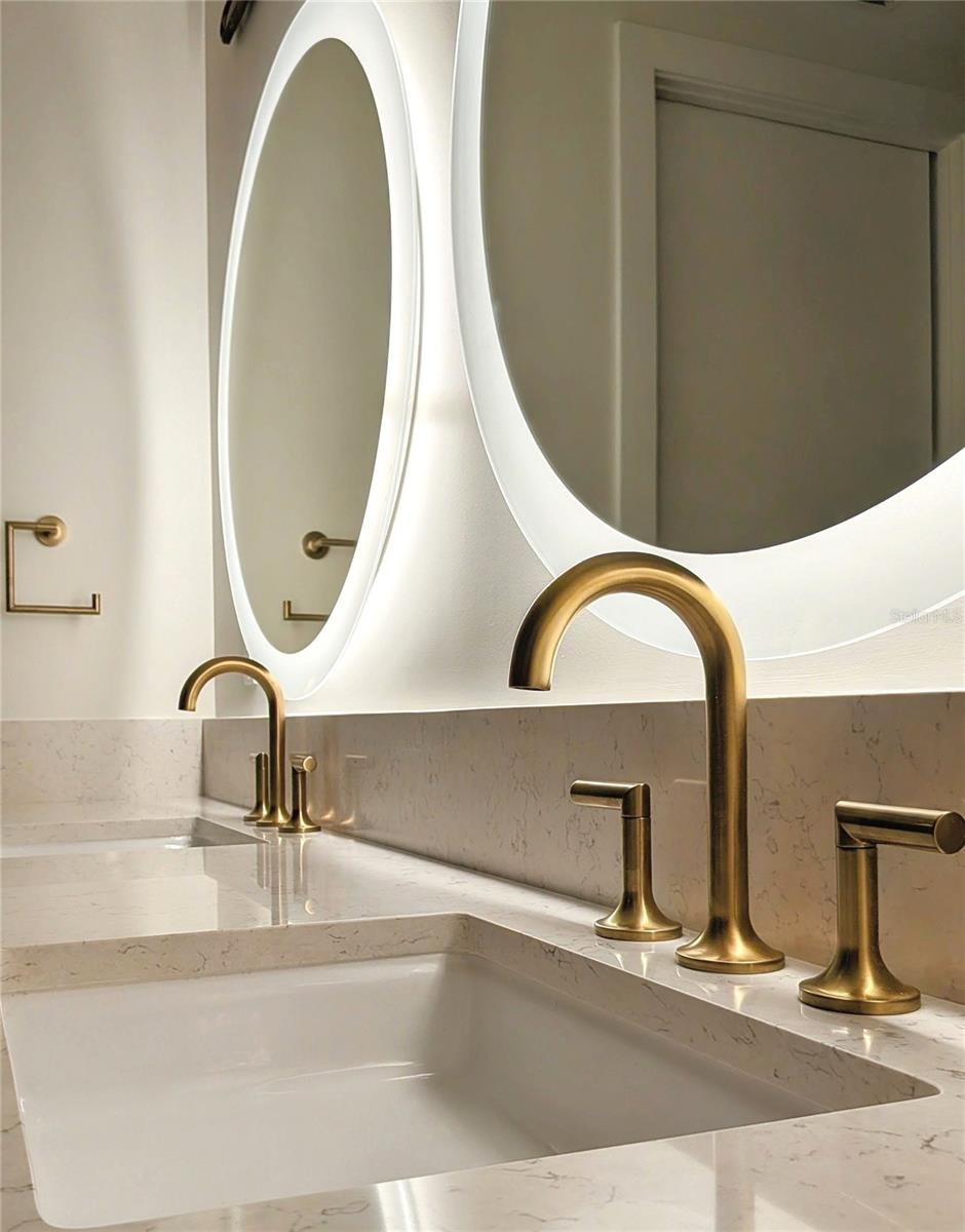 REFLECTION CONDO - Residential