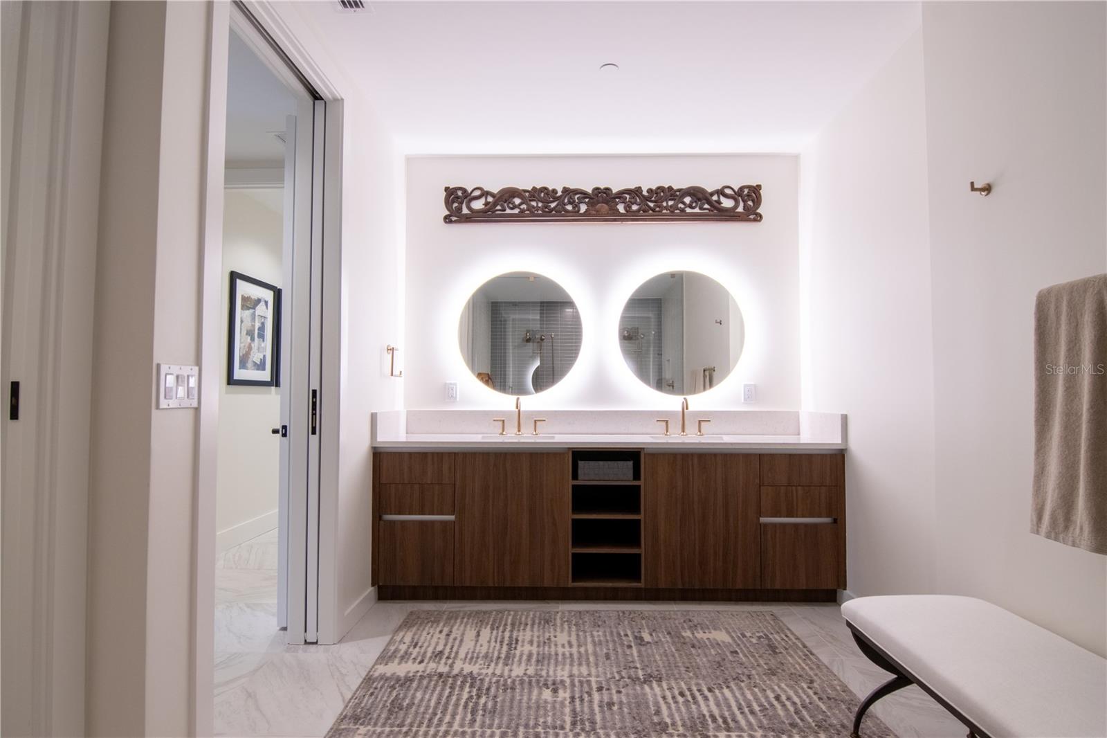 REFLECTION CONDO - Residential