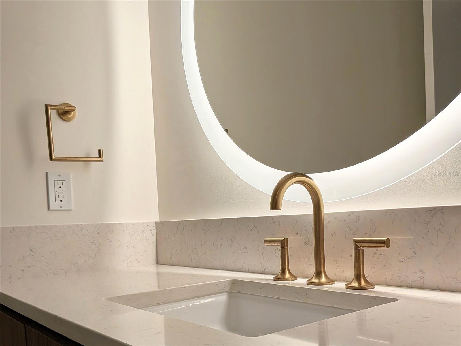 REFLECTION CONDO - Residential