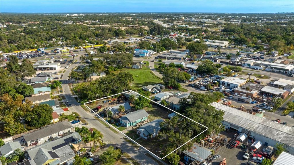 Photo of 1201 27th Avenue W, Bradenton, FL 34205 (MLS # A4675165)