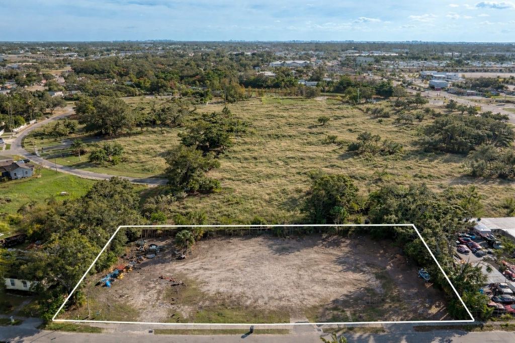 Photo of 1201 27th Avenue W, Bradenton, FL 34205 (MLS # A4675165)