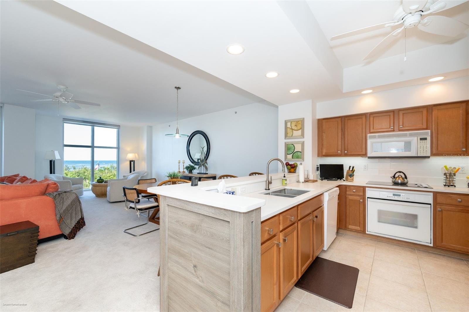 GRANDE ISLE TOWERS I & 02 PH I - Residential Lease