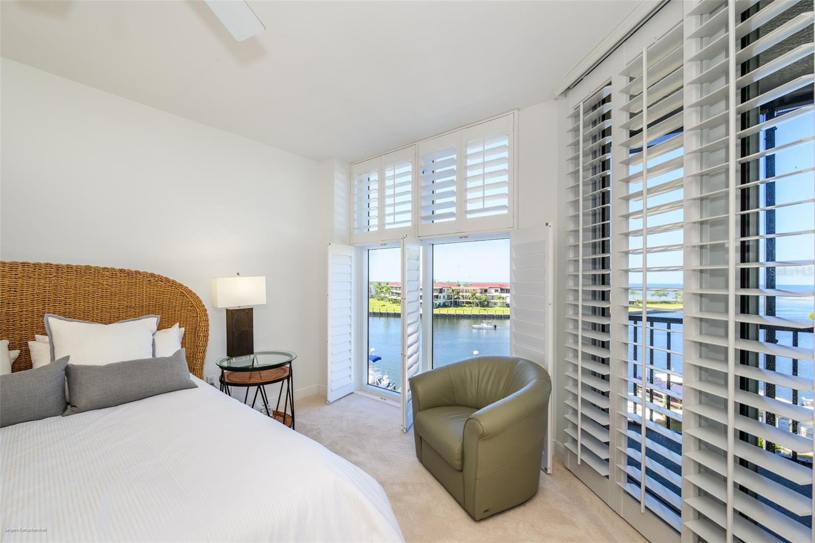 GRANDE ISLE TOWERS I & 02 PH I - Residential Lease