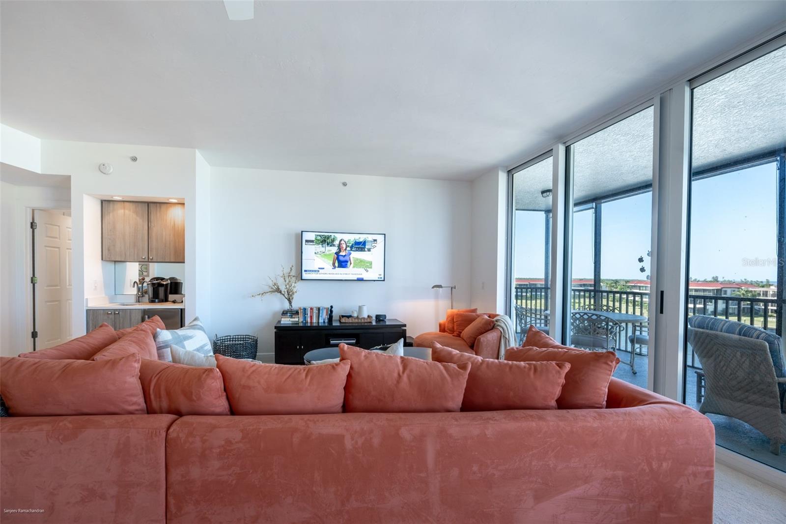 GRANDE ISLE TOWERS I & 02 PH I - Residential Lease
