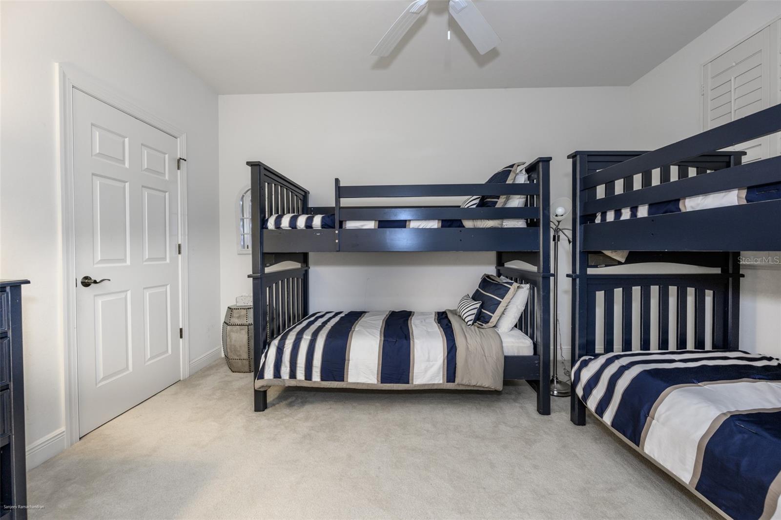 GRANDE ISLE TOWERS I & 02 PH I - Residential Lease