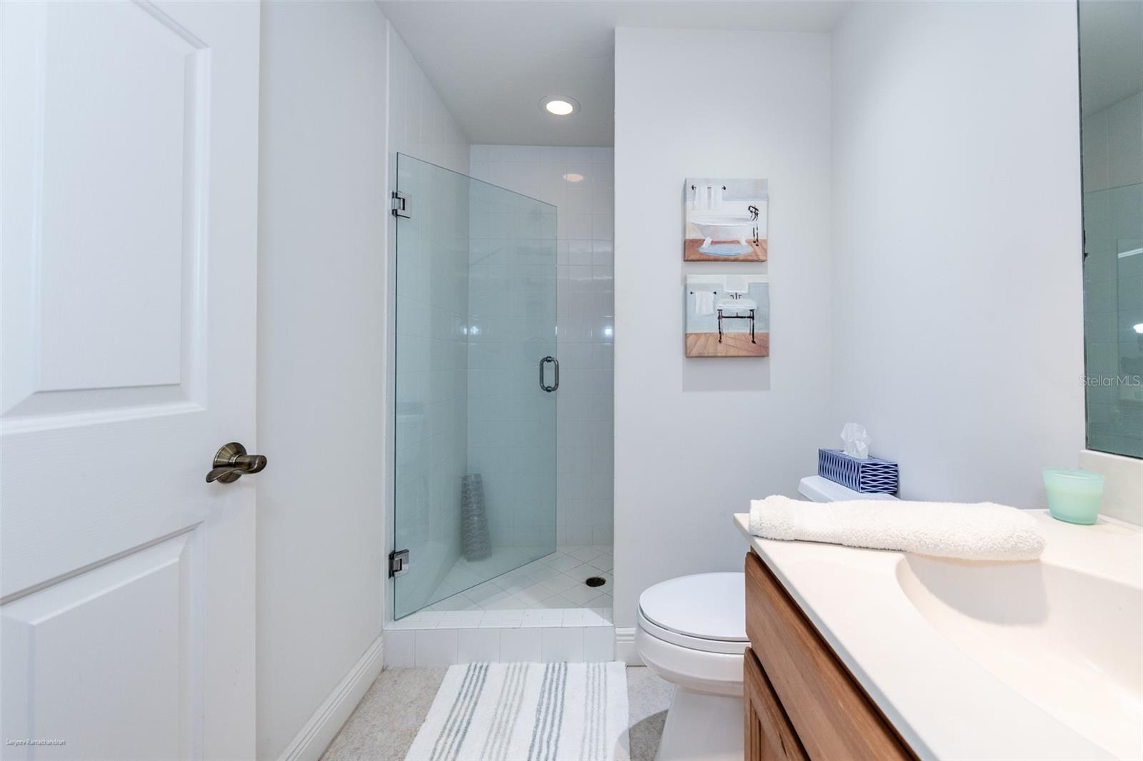 GRANDE ISLE TOWERS I & 02 PH I - Residential Lease