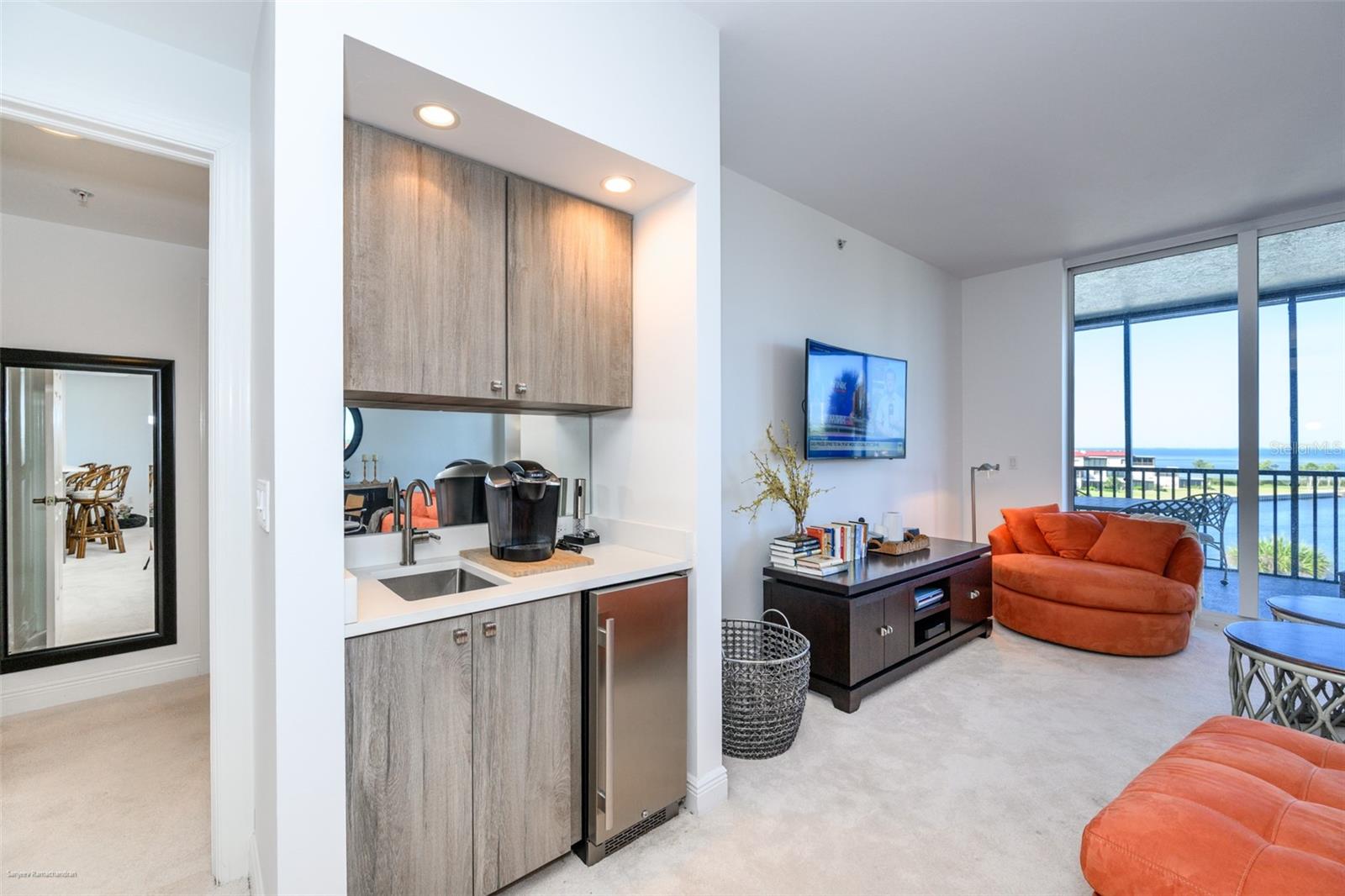 GRANDE ISLE TOWERS I & 02 PH I - Residential Lease