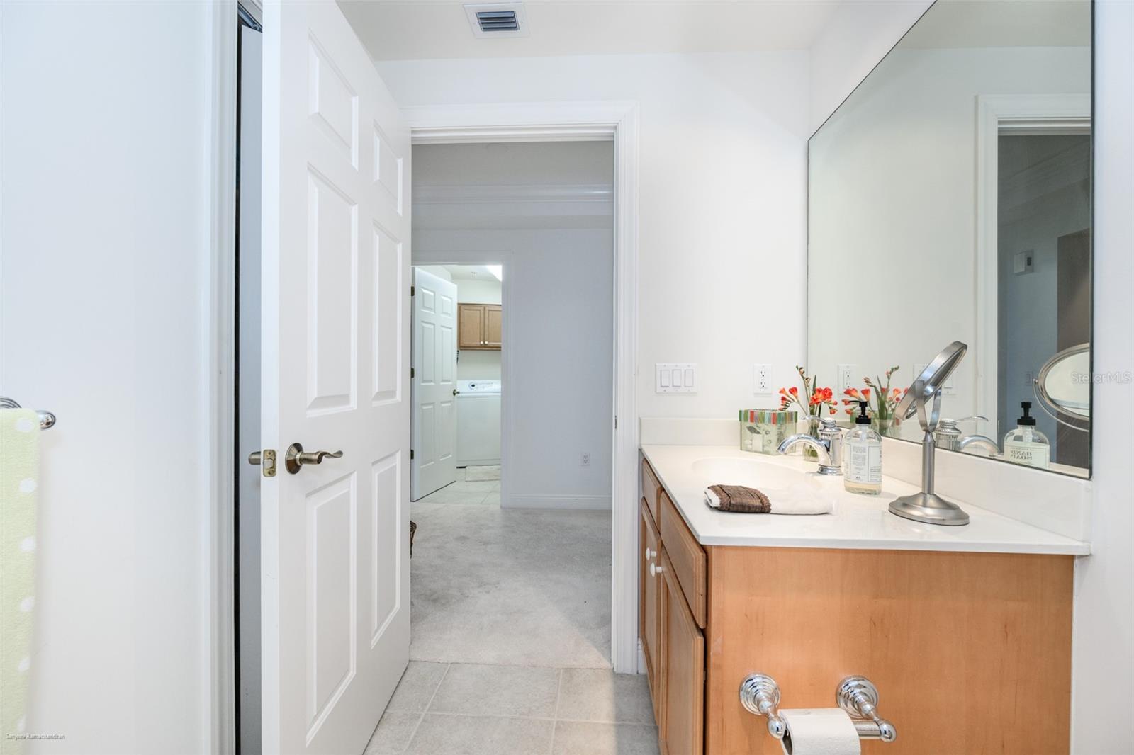 GRANDE ISLE TOWERS I & 02 PH I - Residential Lease