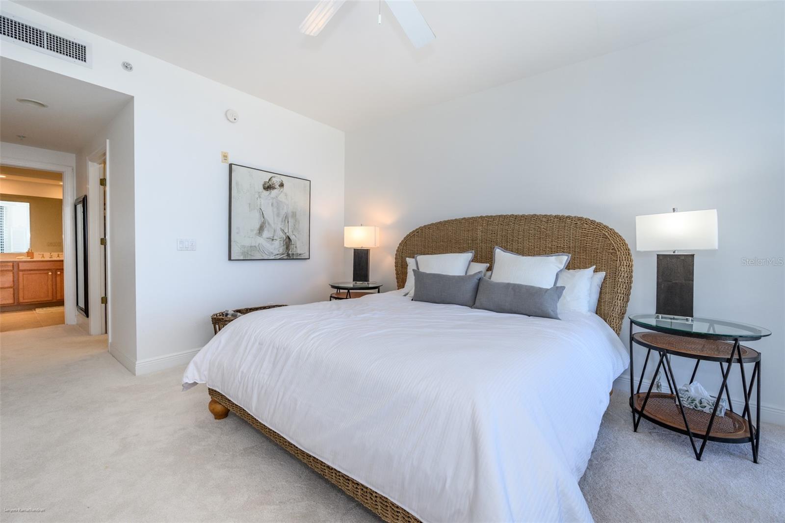 GRANDE ISLE TOWERS I & 02 PH I - Residential Lease