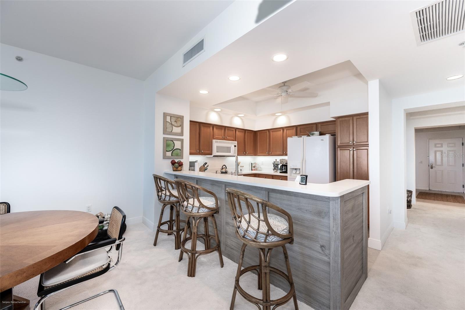 GRANDE ISLE TOWERS I & 02 PH I - Residential Lease