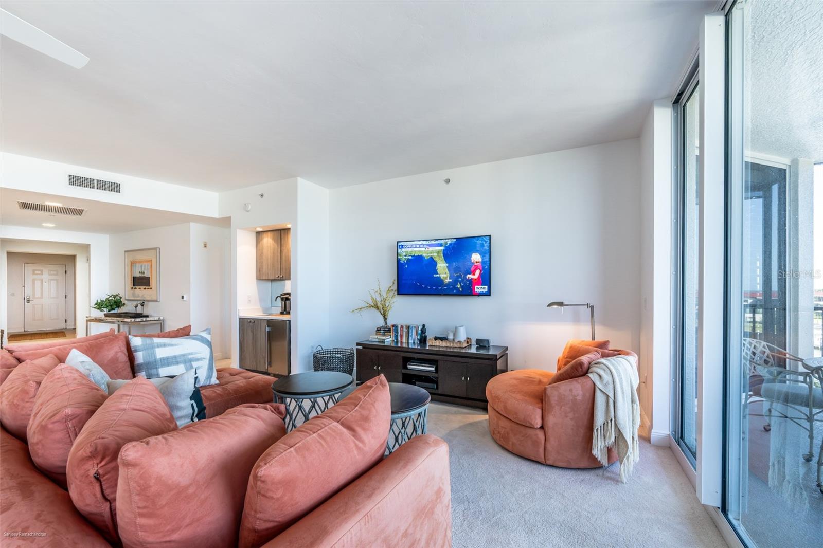GRANDE ISLE TOWERS I & 02 PH I - Residential Lease