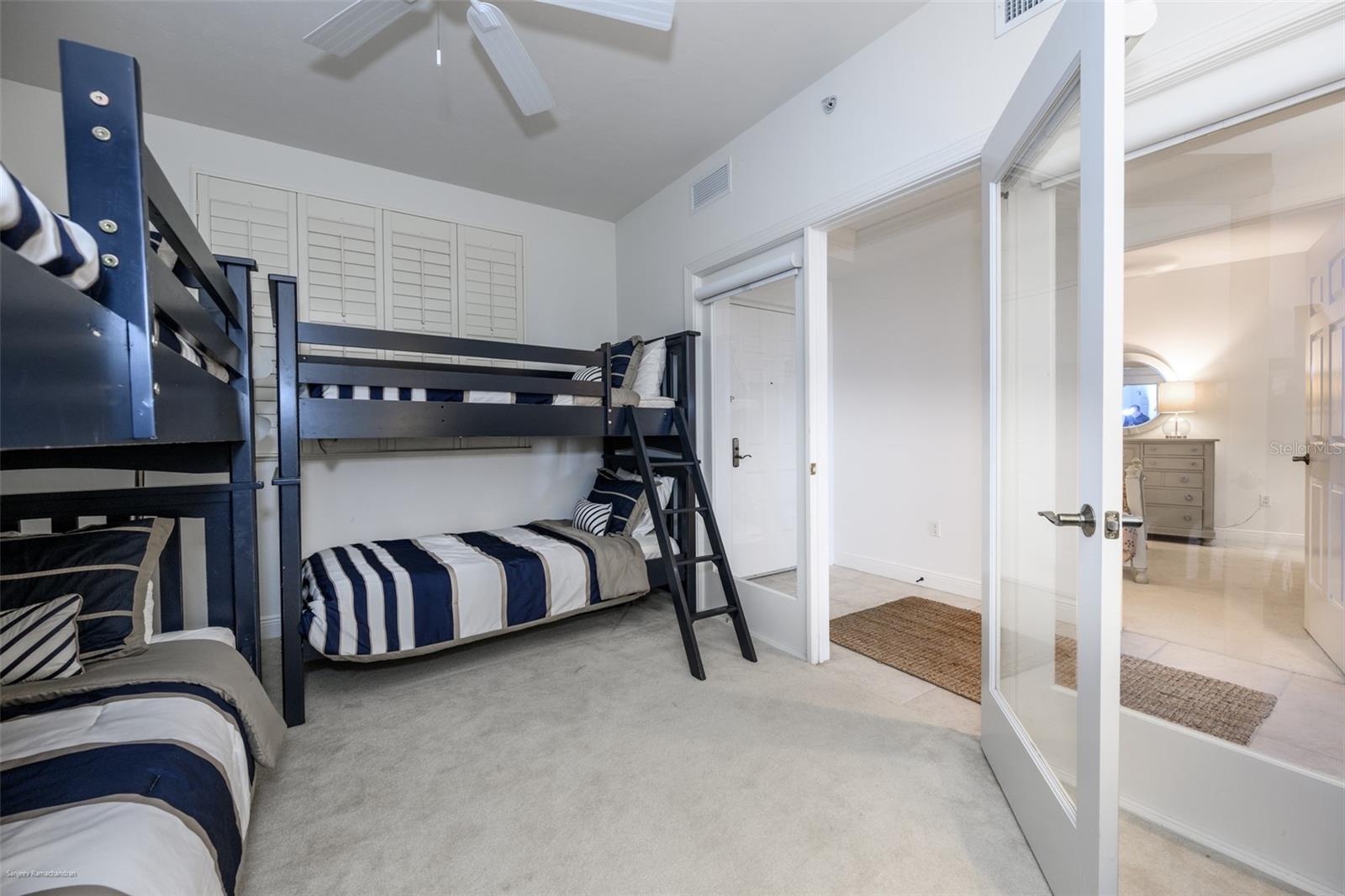GRANDE ISLE TOWERS I & 02 PH I - Residential Lease
