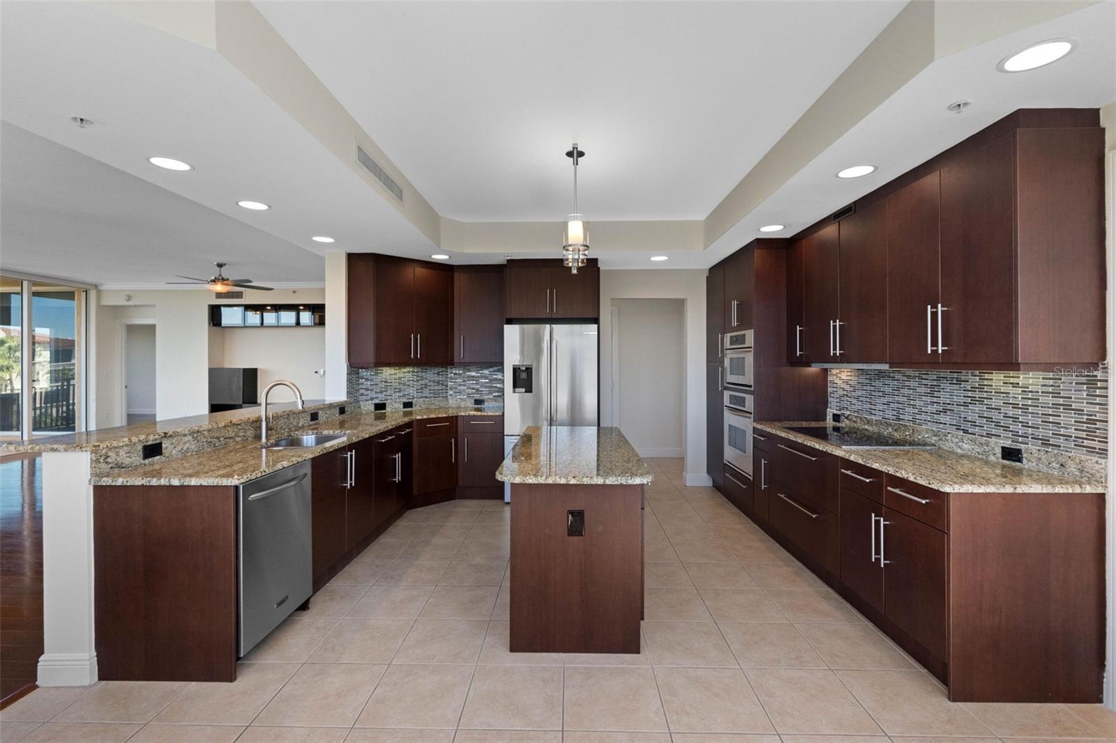 CASTILLO AT WESTSHORE YACHT CL - Residential