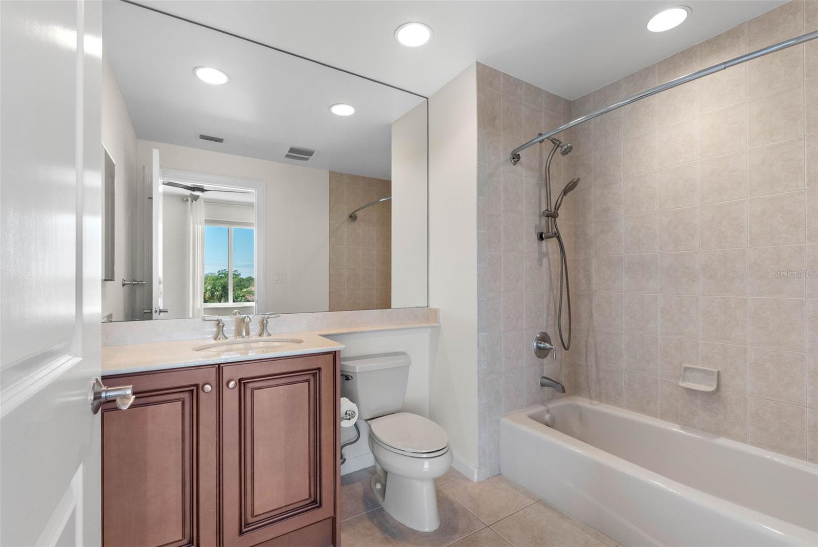 CASTILLO AT WESTSHORE YACHT CL - Residential