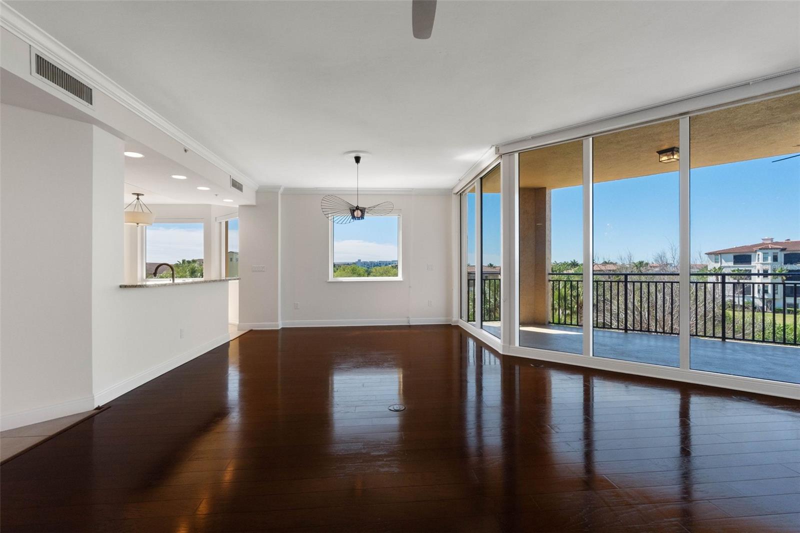 CASTILLO AT WESTSHORE YACHT CL - Residential