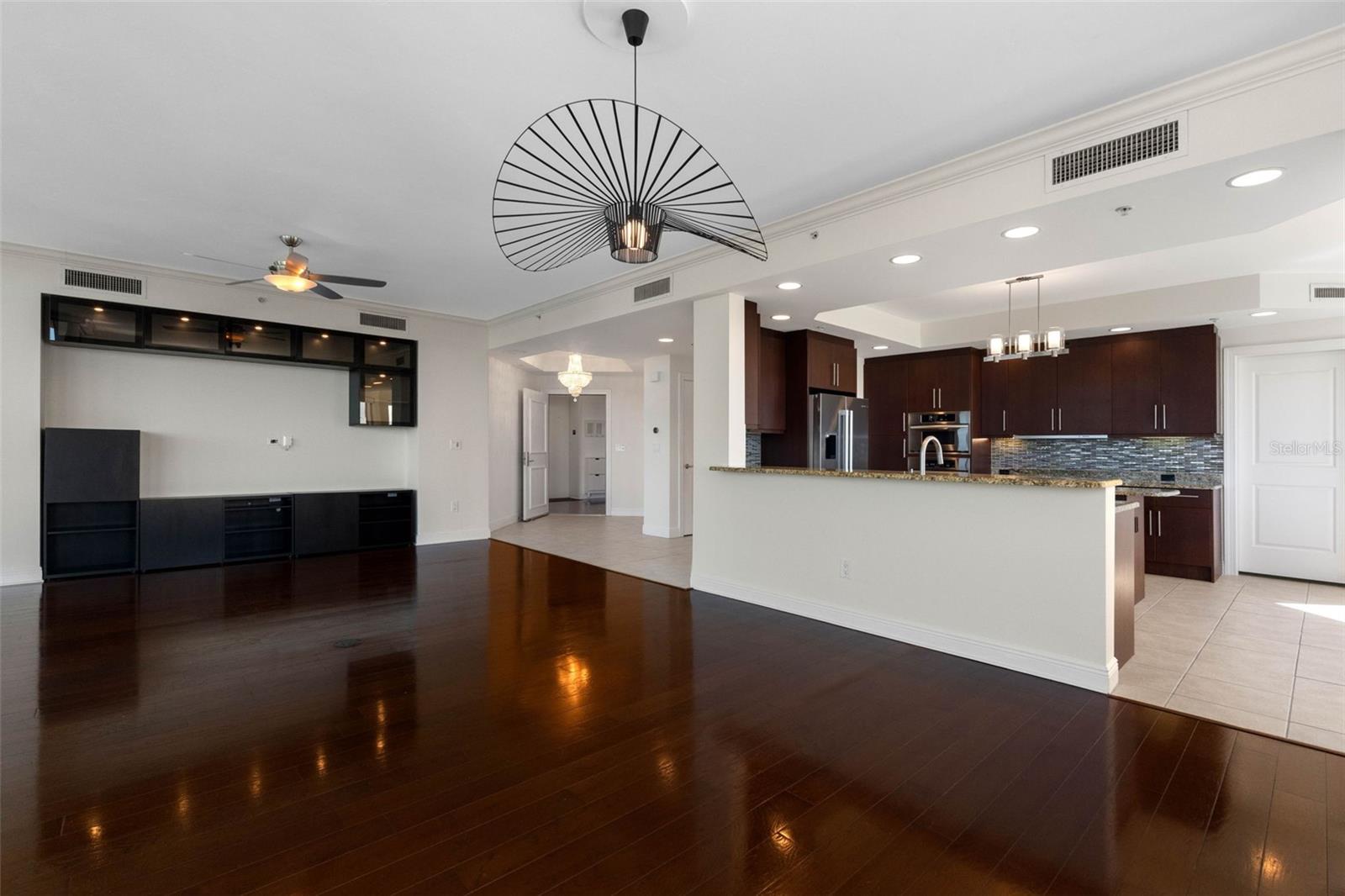 CASTILLO AT WESTSHORE YACHT CL - Residential