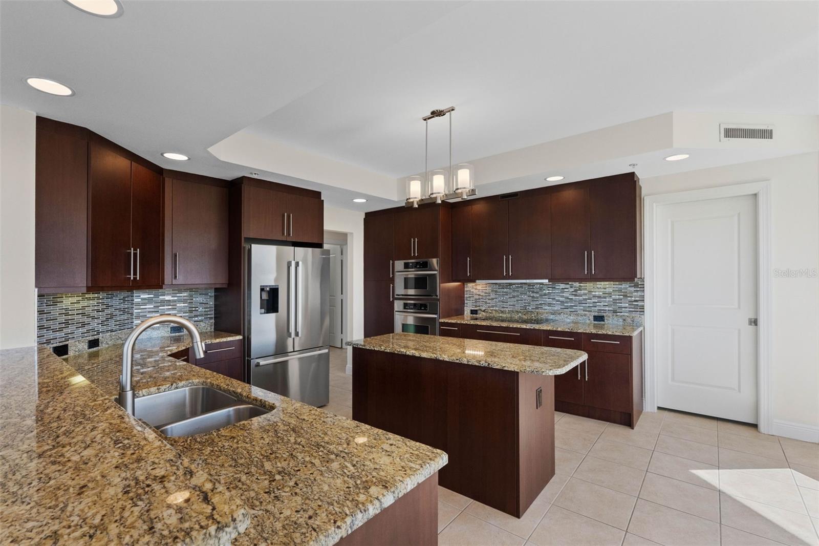 CASTILLO AT WESTSHORE YACHT CL - Residential