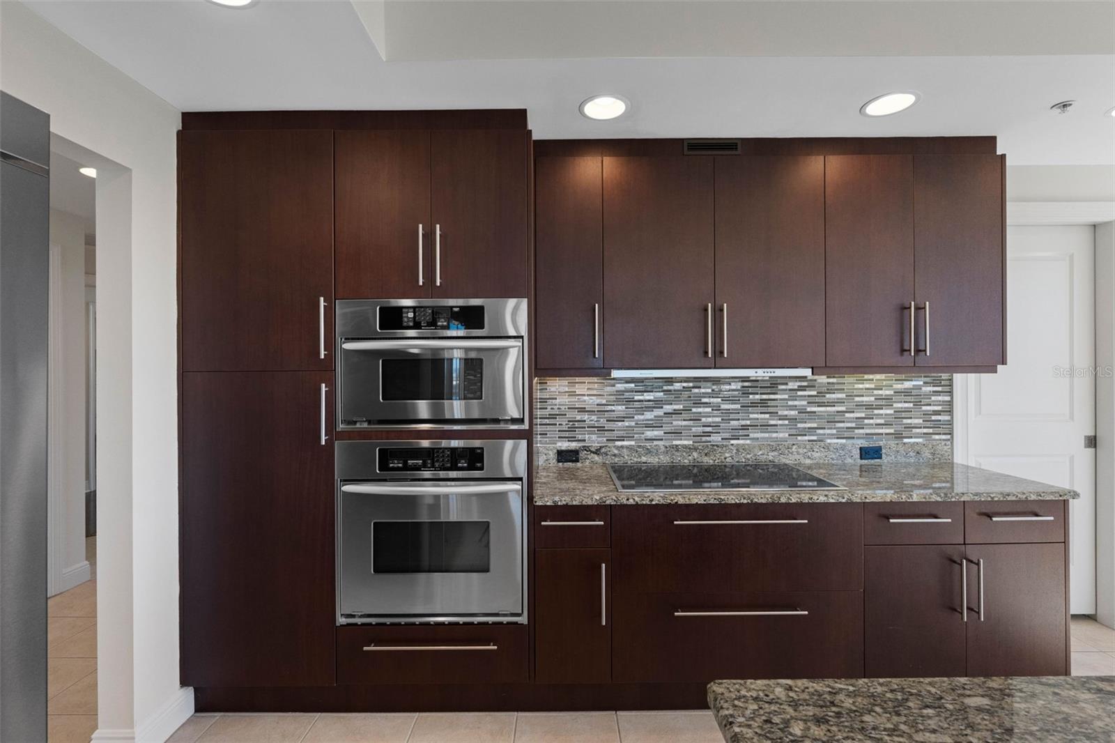 CASTILLO AT WESTSHORE YACHT CL - Residential