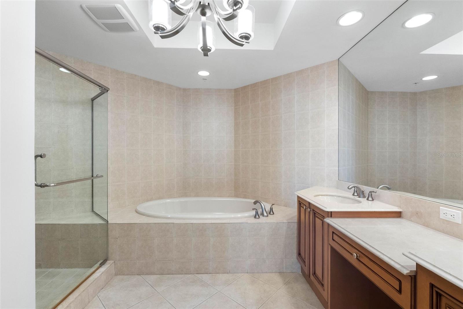 CASTILLO AT WESTSHORE YACHT CL - Residential