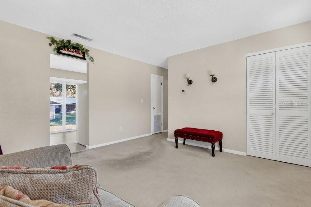 1301 N AMELIA AVENUE