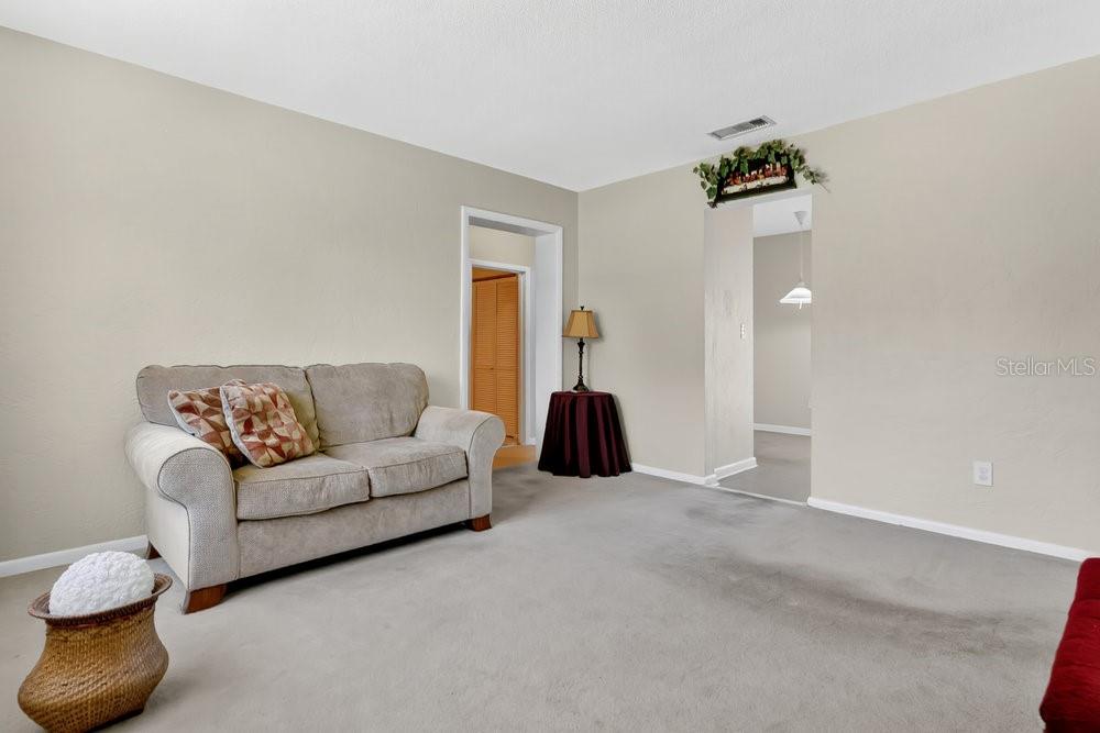 1301 N AMELIA AVENUE