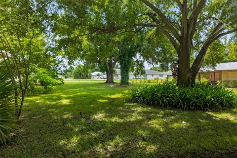 A home in PALMETTO